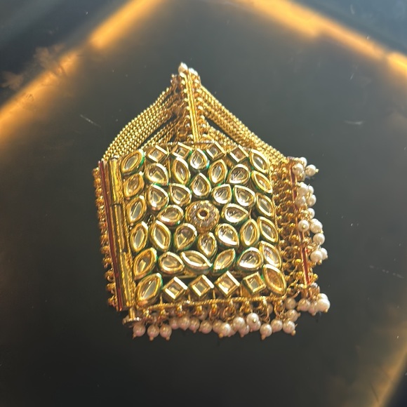 NWOT Elegant Faux Kundan gold finished & faux pearls Bracelet with green Meena! - Picture 12 of 12